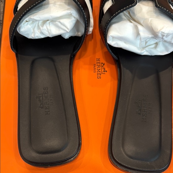 Hermes Oran Sandal Black 37.5 worn 1x 100% authentic - Picture 3 of 8